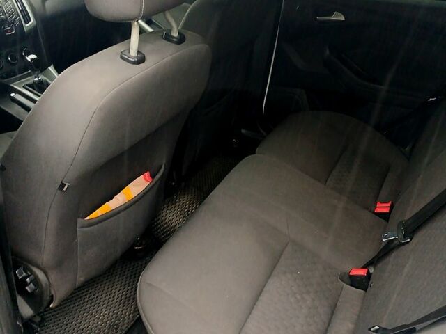 Белый Форд Фокус, объемом двигателя 1.6 л и пробегом 310 тыс. км за 7400 $, фото 5 на Automoto.ua