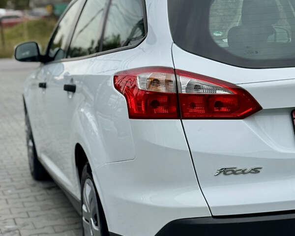 Белый Форд Фокус, объемом двигателя 1.6 л и пробегом 174 тыс. км за 8200 $, фото 13 на Automoto.ua