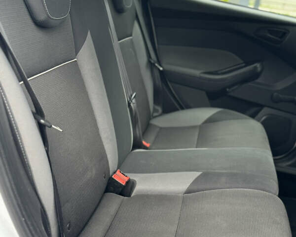 Белый Форд Фокус, объемом двигателя 1.6 л и пробегом 174 тыс. км за 8200 $, фото 22 на Automoto.ua