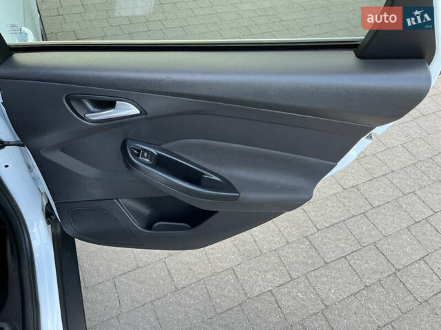 Белый Форд Фокус, объемом двигателя 1.6 л и пробегом 218 тыс. км за 8799 $, фото 96 на Automoto.ua