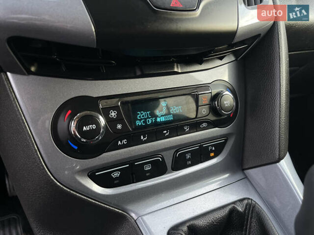 Белый Форд Фокус, объемом двигателя 1.6 л и пробегом 219 тыс. км за 8750 $, фото 41 на Automoto.ua