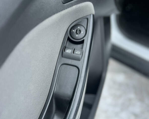 Білий Форд Фокус, об'ємом двигуна 1.6 л та пробігом 174 тис. км за 7950 $, фото 42 на Automoto.ua