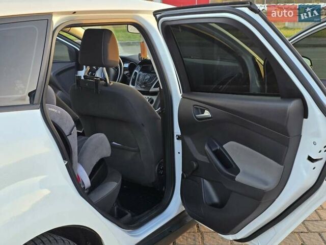 Білий Форд Фокус, об'ємом двигуна 1.6 л та пробігом 263 тис. км за 7800 $, фото 16 на Automoto.ua