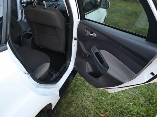 Белый Форд Фокус, объемом двигателя 1.6 л и пробегом 219 тыс. км за 6950 $, фото 8 на Automoto.ua