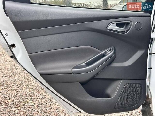 Белый Форд Фокус, объемом двигателя 1 л и пробегом 164 тыс. км за 7700 $, фото 27 на Automoto.ua