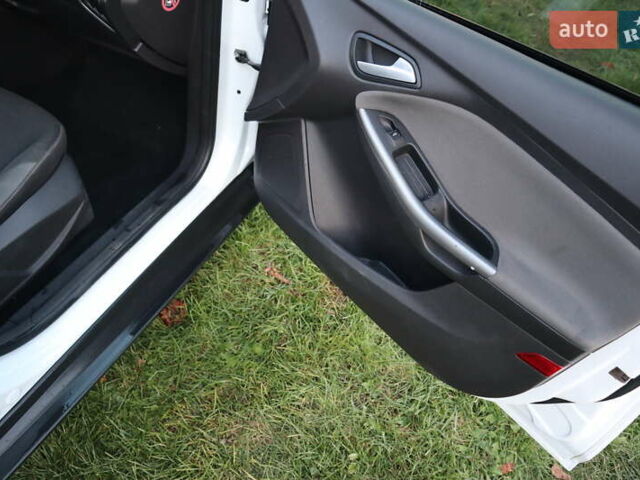 Белый Форд Фокус, объемом двигателя 1.6 л и пробегом 219 тыс. км за 6950 $, фото 9 на Automoto.ua