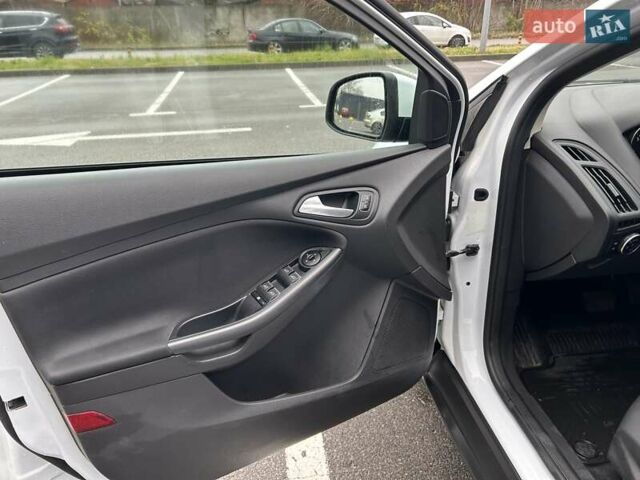 Белый Форд Фокус, объемом двигателя 1 л и пробегом 169 тыс. км за 8700 $, фото 21 на Automoto.ua