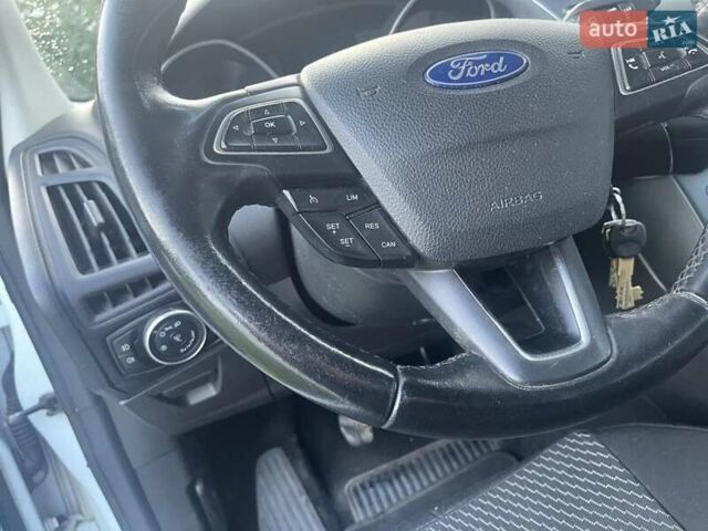 Форд Фокус 2015 у Ужгороді на Automoto.ua Білий Форд Фокус, об'ємом двигуна 1.5 л та пробігом 224 тис. км за 9400 $, фото 1 на Automoto.ua