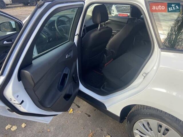 Белый Форд Фокус, объемом двигателя 1 л и пробегом 134 тыс. км за 7150 $, фото 9 на Automoto.ua