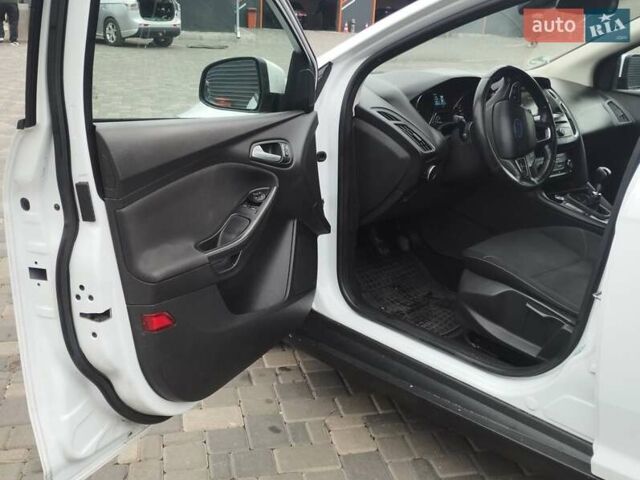 Белый Форд Фокус, объемом двигателя 1.6 л и пробегом 163 тыс. км за 8699 $, фото 18 на Automoto.ua