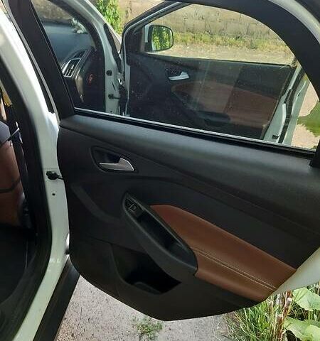 Белый Форд Фокус, объемом двигателя 1.5 л и пробегом 161 тыс. км за 17500 $, фото 4 на Automoto.ua