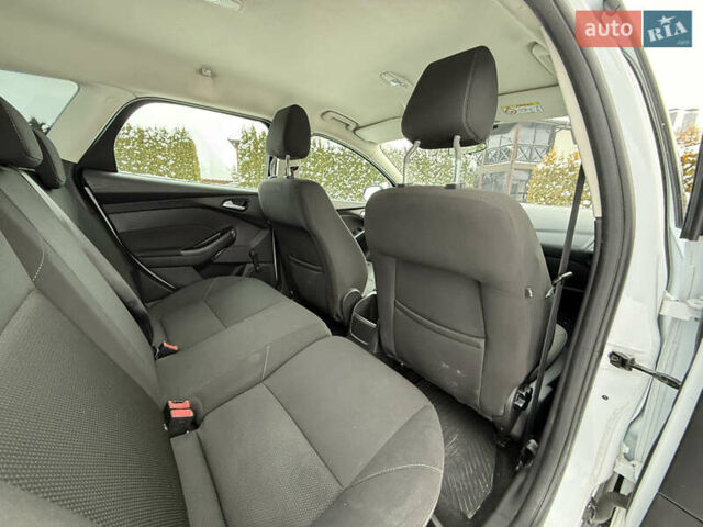 Белый Форд Фокус, объемом двигателя 1 л и пробегом 251 тыс. км за 7400 $, фото 26 на Automoto.ua