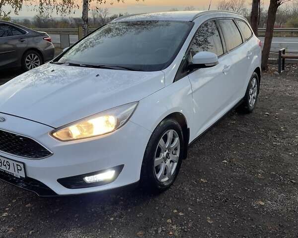Білий Форд Фокус, об'ємом двигуна 1 л та пробігом 200 тис. км за 7000 $, фото 2 на Automoto.ua