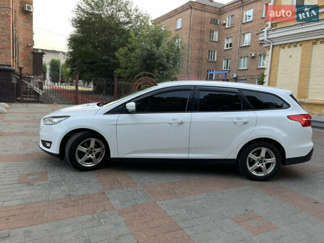 Белый Форд Фокус, объемом двигателя 1.5 л и пробегом 218 тыс. км за 10200 $, фото 2 на Automoto.ua