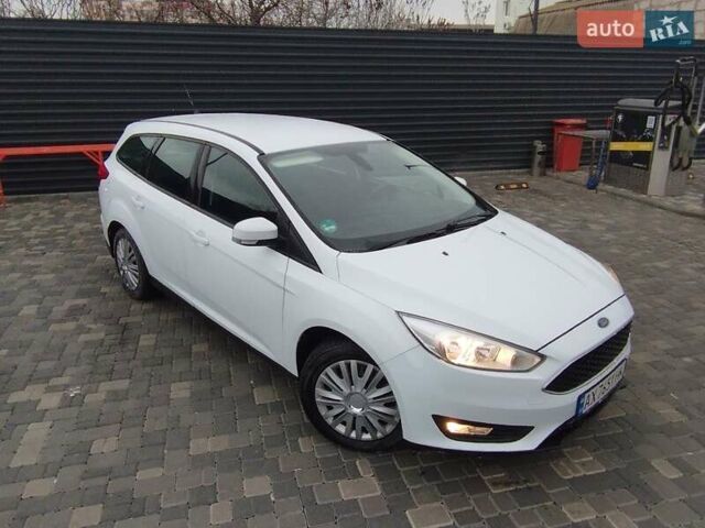 Белый Форд Фокус, объемом двигателя 1.6 л и пробегом 163 тыс. км за 8699 $, фото 9 на Automoto.ua