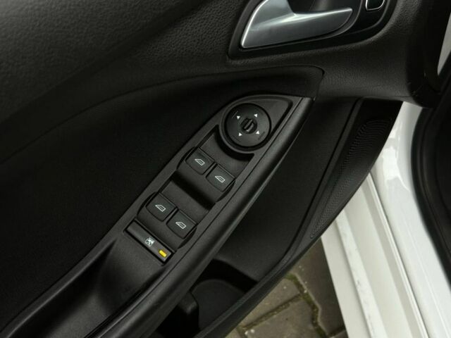 Белый Форд Фокус, объемом двигателя 2 л и пробегом 109 тыс. км за 8700 $, фото 16 на Automoto.ua