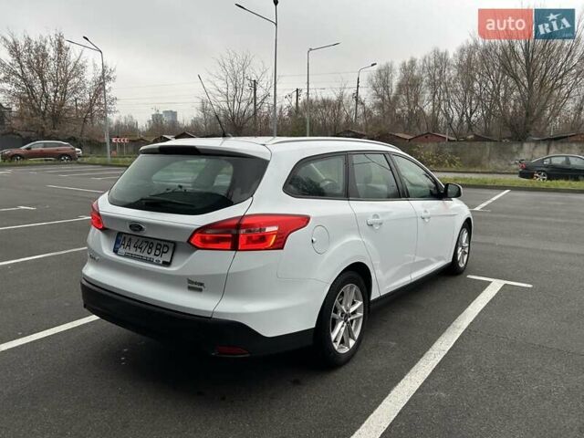 Белый Форд Фокус, объемом двигателя 1 л и пробегом 169 тыс. км за 8700 $, фото 4 на Automoto.ua
