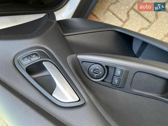 Форд Фокус 2015 в Львове на Automoto.ua Белый Форд Фокус, объемом двигателя 1.56 л и пробегом 193 тыс. км за 9000 $, фото 9 на Automoto.ua