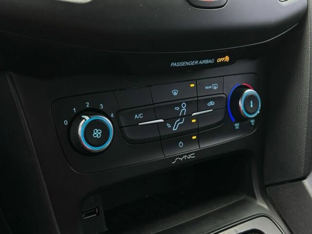 Белый Форд Фокус, объемом двигателя 2 л и пробегом 109 тыс. км за 8700 $, фото 10 на Automoto.ua