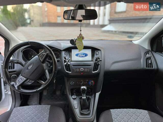 Белый Форд Фокус, объемом двигателя 1.5 л и пробегом 218 тыс. км за 10200 $, фото 4 на Automoto.ua
