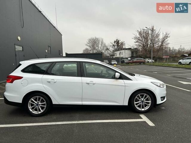 Белый Форд Фокус, объемом двигателя 1 л и пробегом 169 тыс. км за 8700 $, фото 3 на Automoto.ua