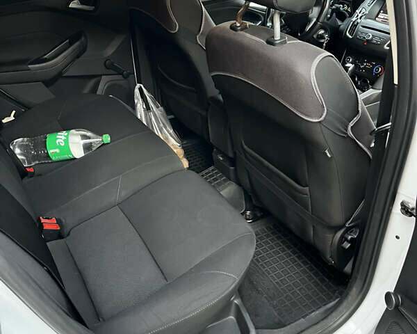 Белый Форд Фокус, объемом двигателя 1.5 л и пробегом 218 тыс. км за 10200 $, фото 9 на Automoto.ua