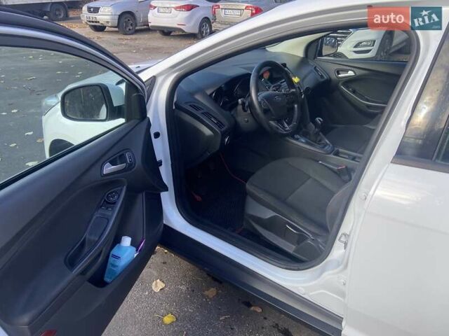Белый Форд Фокус, объемом двигателя 1 л и пробегом 134 тыс. км за 7150 $, фото 8 на Automoto.ua