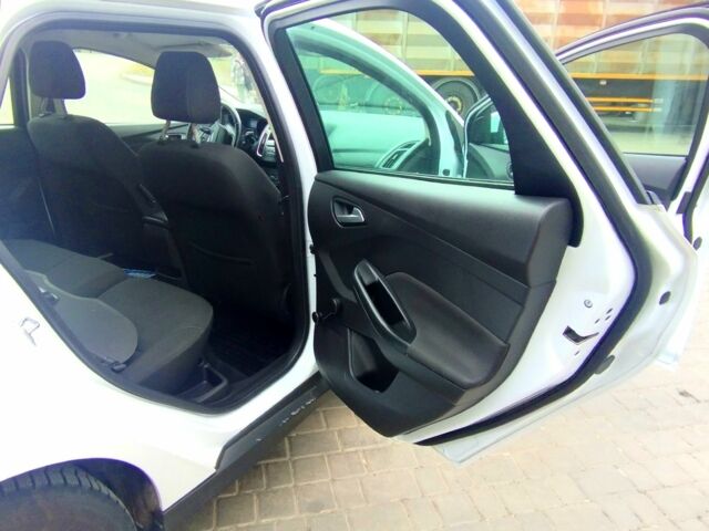 Белый Форд Фокус, объемом двигателя 1.6 л и пробегом 263 тыс. км за 7500 $, фото 10 на Automoto.ua