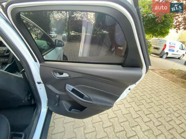 Форд Фокус 2015 в Львове на Automoto.ua Белый Форд Фокус, объемом двигателя 1.56 л и пробегом 193 тыс. км за 9000 $, фото 23 на Automoto.ua