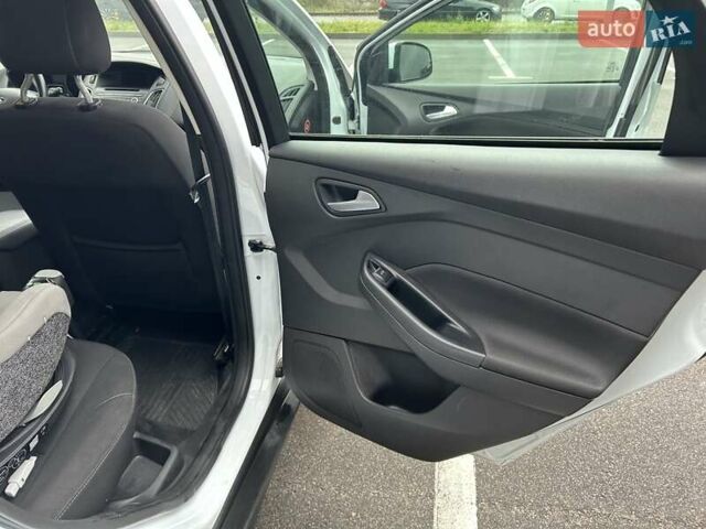 Белый Форд Фокус, объемом двигателя 1 л и пробегом 169 тыс. км за 8700 $, фото 16 на Automoto.ua