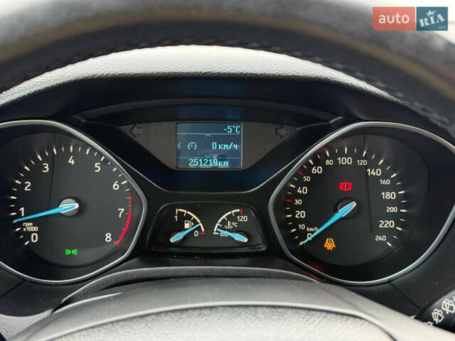 Белый Форд Фокус, объемом двигателя 1 л и пробегом 251 тыс. км за 7400 $, фото 37 на Automoto.ua