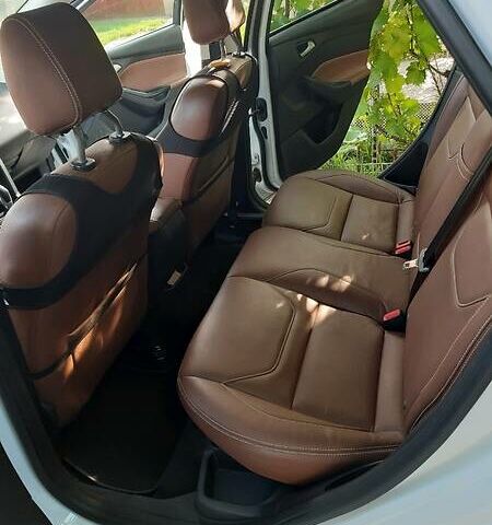 Белый Форд Фокус, объемом двигателя 1.5 л и пробегом 161 тыс. км за 12800 $, фото 7 на Automoto.ua