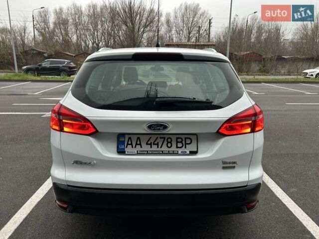 Белый Форд Фокус, объемом двигателя 1 л и пробегом 169 тыс. км за 8700 $, фото 5 на Automoto.ua