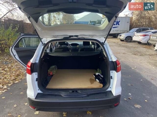 Белый Форд Фокус, объемом двигателя 1 л и пробегом 134 тыс. км за 7150 $, фото 10 на Automoto.ua