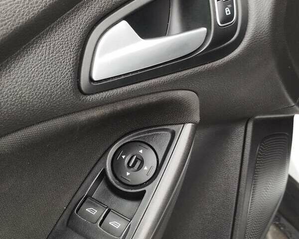 Белый Форд Фокус, объемом двигателя 1.6 л и пробегом 163 тыс. км за 8699 $, фото 19 на Automoto.ua