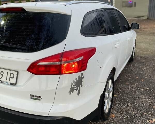 Білий Форд Фокус, об'ємом двигуна 1 л та пробігом 200 тис. км за 7000 $, фото 3 на Automoto.ua