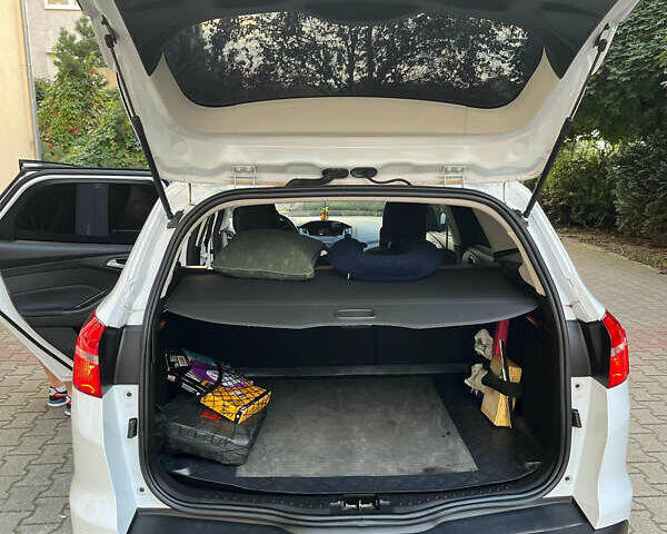 Форд Фокус 2015 в Львове на Automoto.ua Белый Форд Фокус, объемом двигателя 1.56 л и пробегом 193 тыс. км за 9000 $, фото 10 на Automoto.ua