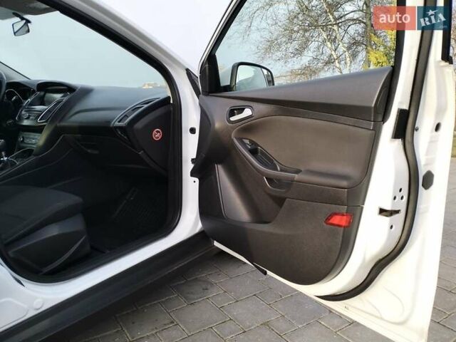 Білий Форд Фокус, об'ємом двигуна 1.6 л та пробігом 263 тис. км за 7999 $, фото 18 на Automoto.ua