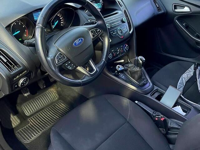 Форд Фокус 2015 у Харкові на Automoto.ua Білий Форд Фокус, об'ємом двигуна 1 л та пробігом 200 тис. км за 7000 $, фото 5 на Automoto.ua