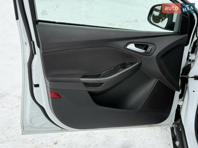 Белый Форд Фокус, объемом двигателя 1 л и пробегом 251 тыс. км за 7400 $, фото 34 на Automoto.ua