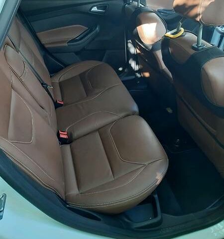 Белый Форд Фокус, объемом двигателя 1.5 л и пробегом 161 тыс. км за 17500 $, фото 3 на Automoto.ua