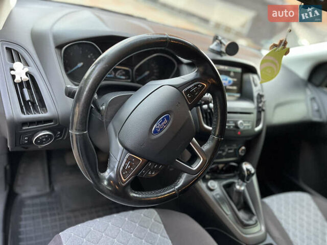 Белый Форд Фокус, объемом двигателя 1.5 л и пробегом 218 тыс. км за 10200 $, фото 5 на Automoto.ua