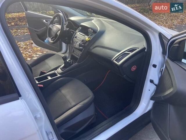 Белый Форд Фокус, объемом двигателя 1 л и пробегом 134 тыс. км за 7150 $, фото 12 на Automoto.ua