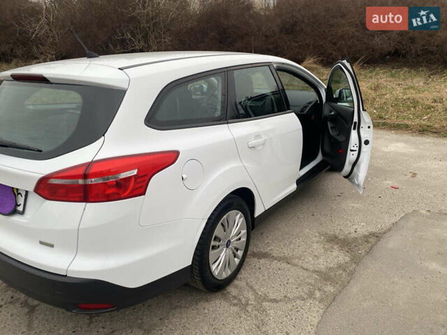 Форд Фокус 2015 в Львове на Automoto.ua Белый Форд Фокус, объемом двигателя 1 л и пробегом 152 тыс. км за 7000 $, фото 6 на Automoto.ua