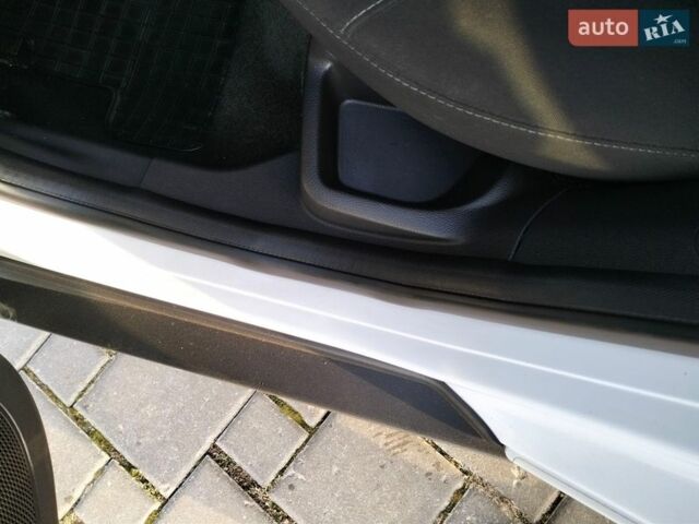 Білий Форд Фокус, об'ємом двигуна 1.6 л та пробігом 263 тис. км за 7700 $, фото 31 на Automoto.ua