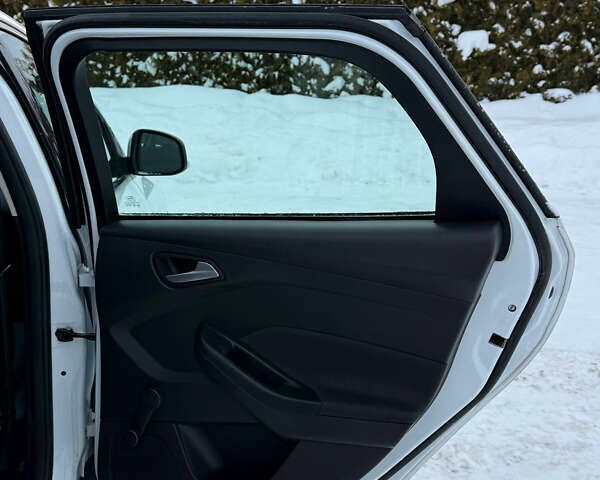 Белый Форд Фокус, объемом двигателя 1 л и пробегом 251 тыс. км за 7400 $, фото 29 на Automoto.ua