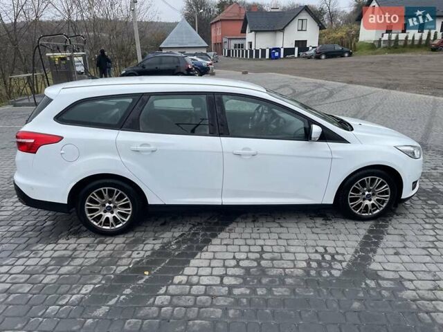 Белый Форд Фокус, объемом двигателя 1.5 л и пробегом 256 тыс. км за 8500 $, фото 3 на Automoto.ua