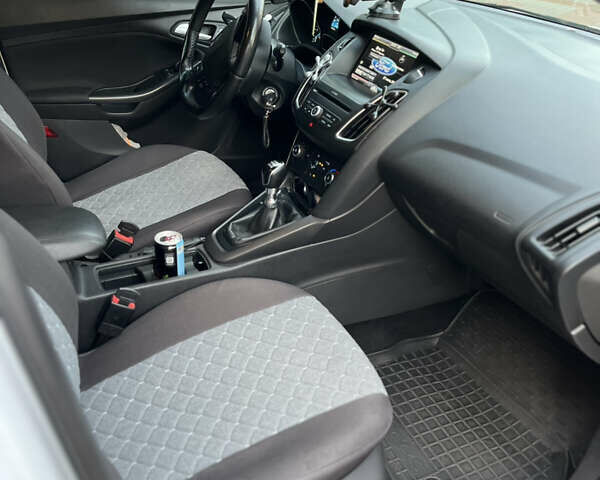 Белый Форд Фокус, объемом двигателя 1.5 л и пробегом 218 тыс. км за 10200 $, фото 8 на Automoto.ua