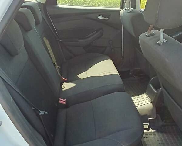 Белый Форд Фокус, объемом двигателя 1 л и пробегом 177 тыс. км за 7000 $, фото 14 на Automoto.ua