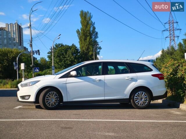 Белый Форд Фокус, объемом двигателя 1 л и пробегом 220 тыс. км за 5900 $, фото 3 на Automoto.ua